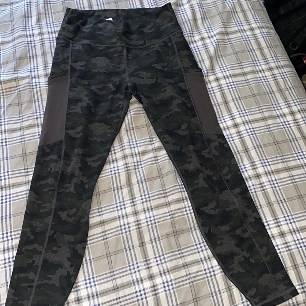 NWT Fabletics Camo On The Go Legging